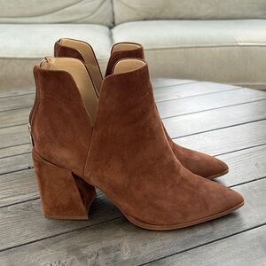 Vince Camuto Brown Ankle Boots with Chunky Heel and V-Cutouts